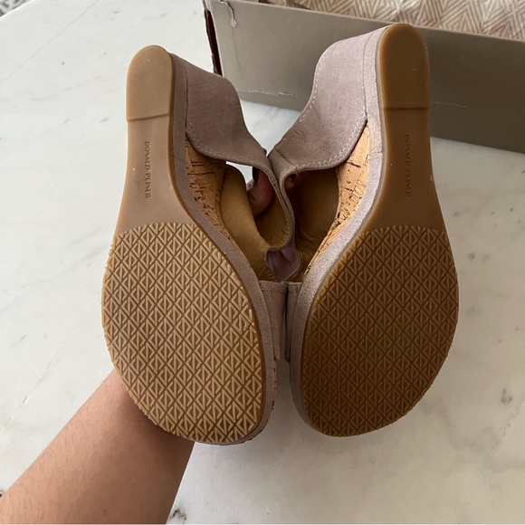 NEW Donald Pliner Myrtle60 Metallic Mushroom Suede Leather Wedge Sandals - Picture 8 of 8